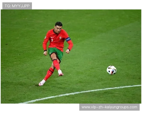 C罗长驱直入制造点球并亲自主罚命中，葡萄牙再次领先